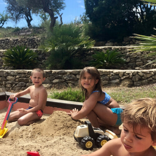Kids-in-sand-pit