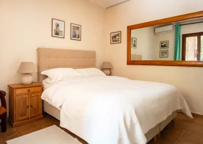 Carrasca king sized bedroom