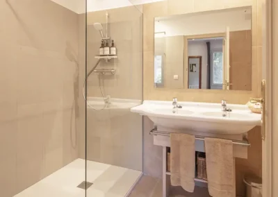 Olivera our baby friendly suite has a spacious bahtroom with walk in shower (baby bath provided for fun bathtime on the terrace in the sun